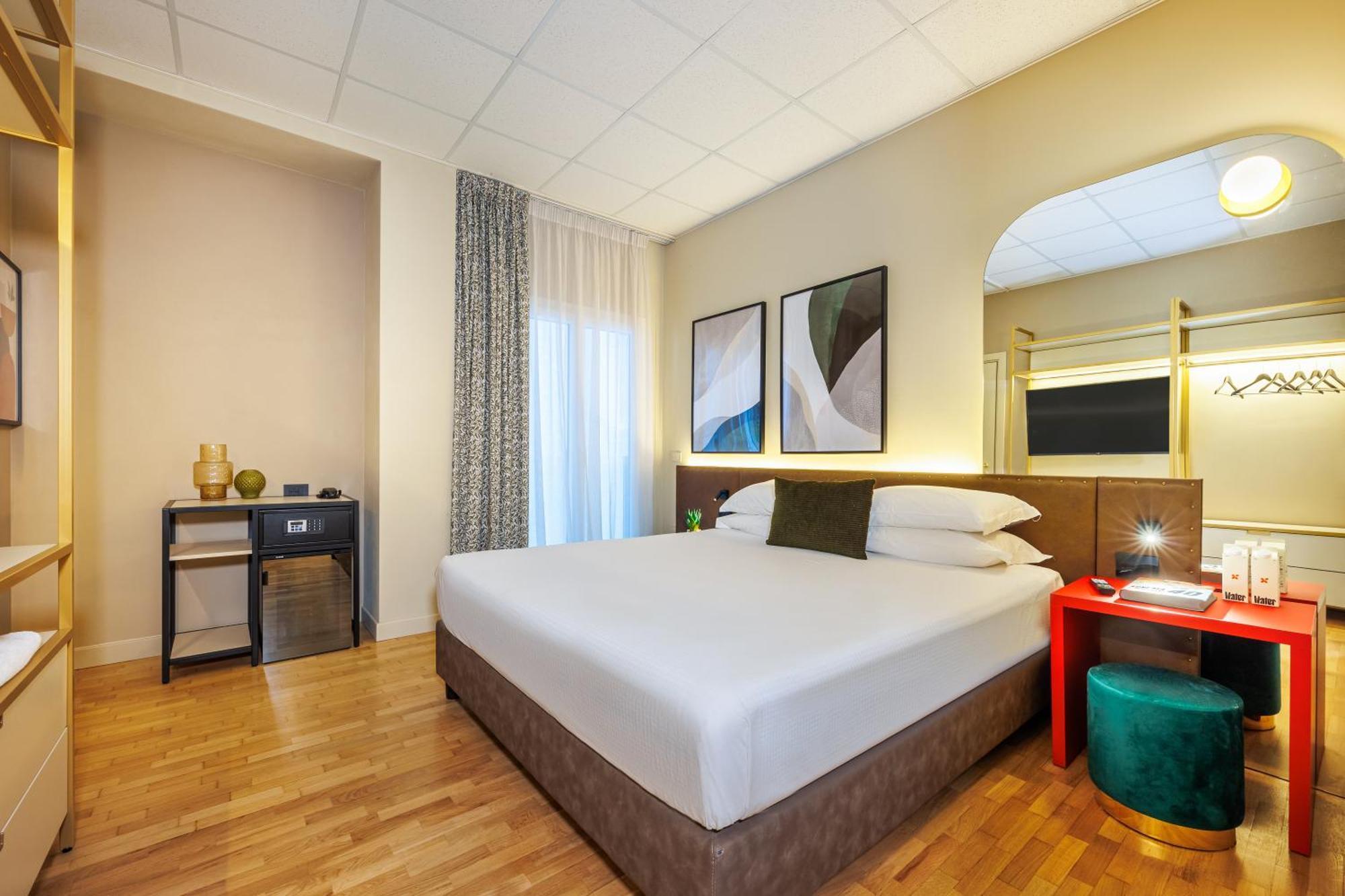 Charlie In Hotel Pesaro