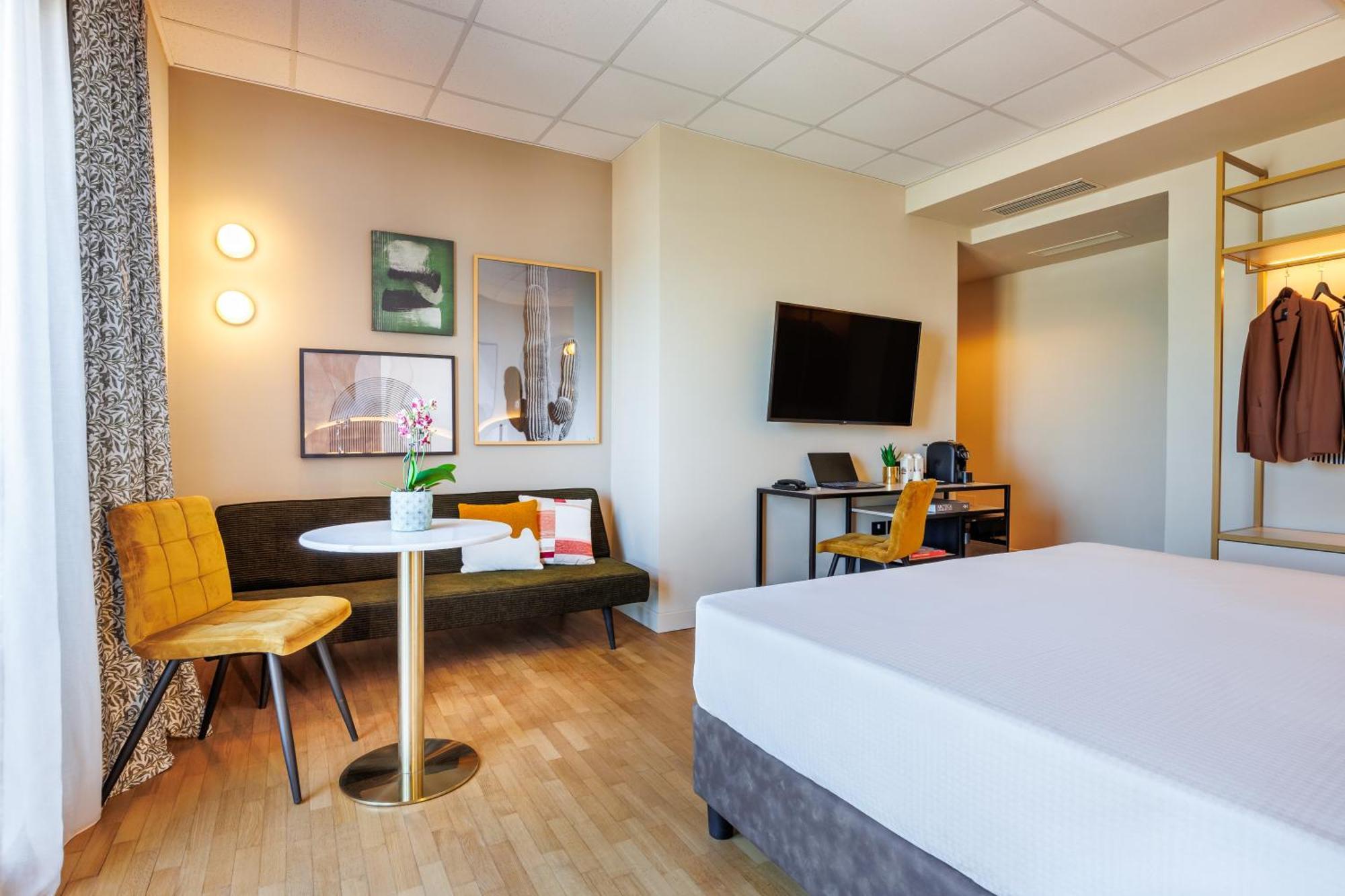 Hotel Charlie In Pesaro