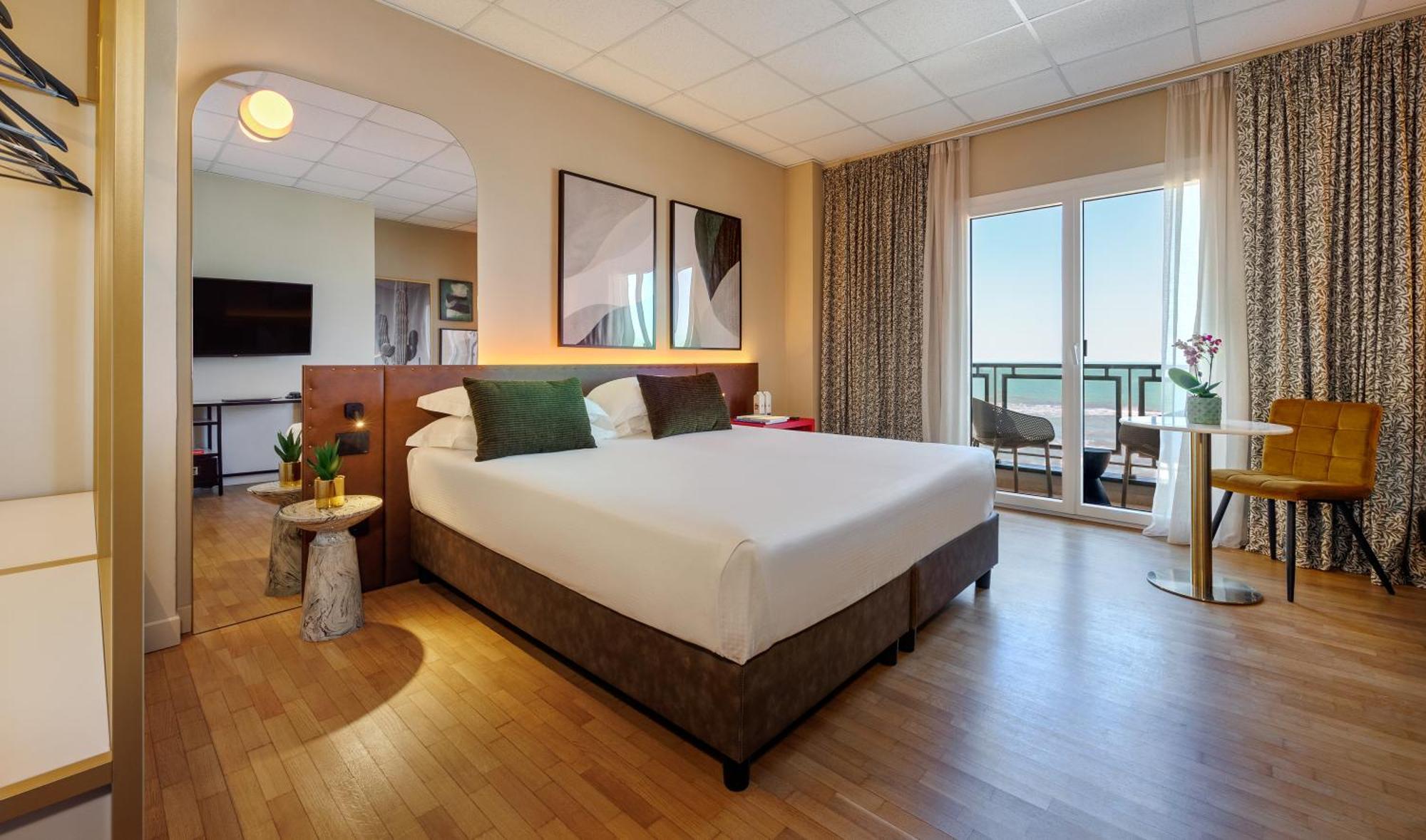 Hotel Charlie In 4*