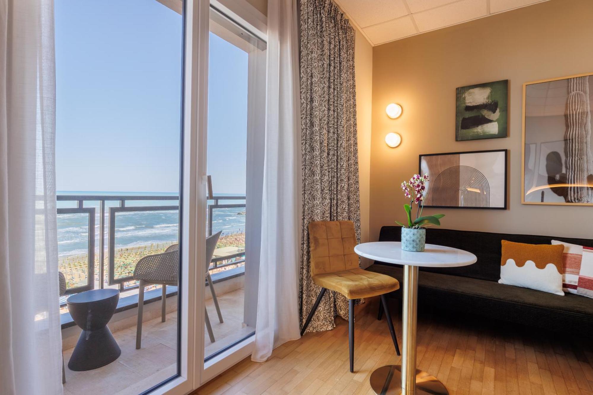 Hotel Charlie In 4*