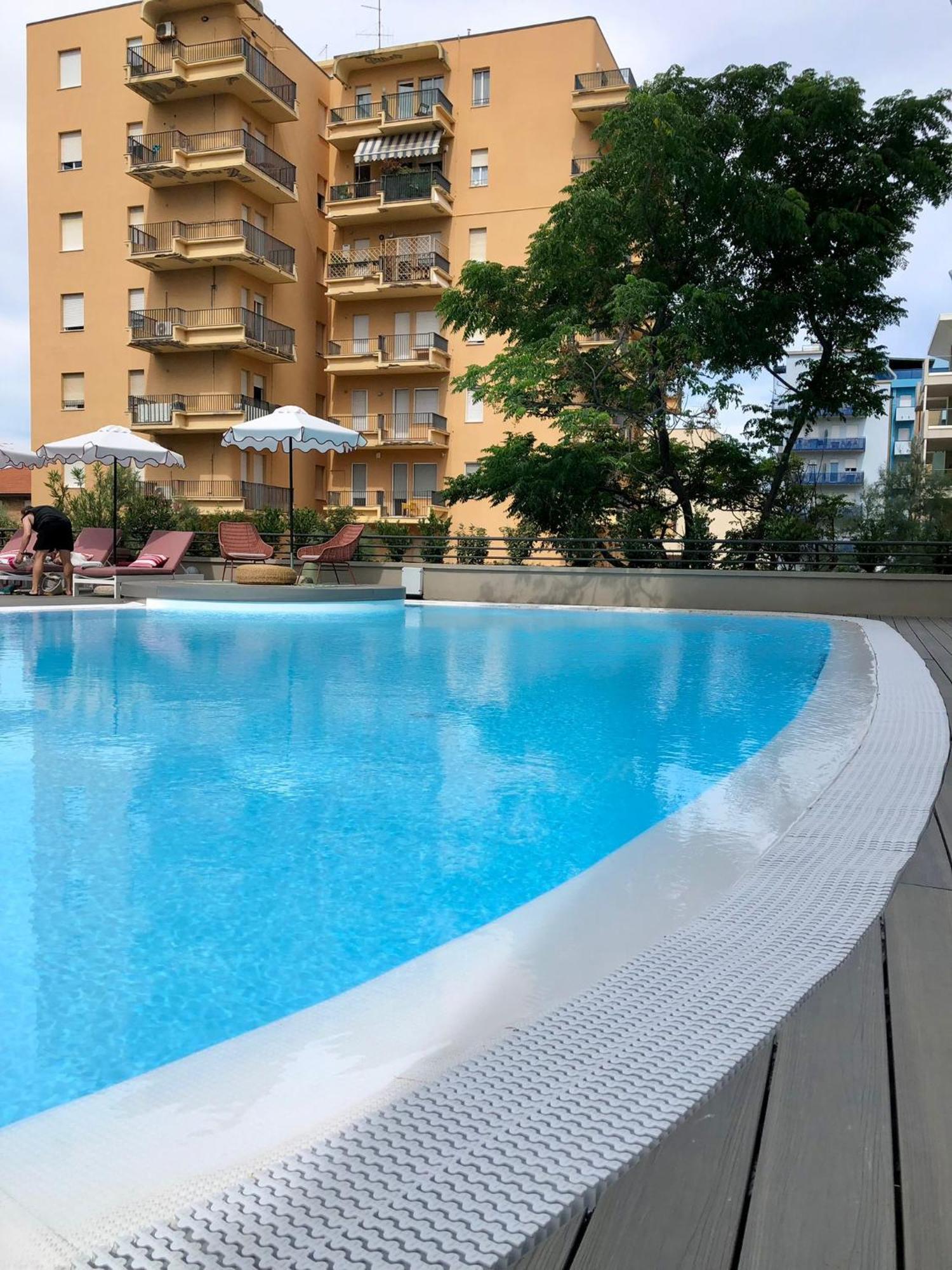 Charlie In Hotel Pesaro