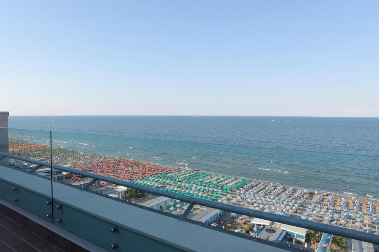 Charlie In 4* Pesaro