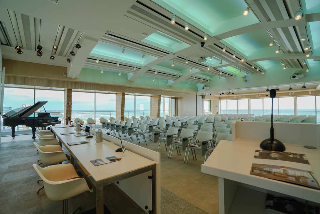 Hotel Charlie In Pesaro